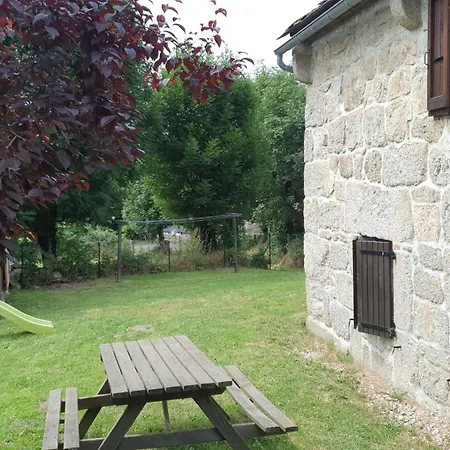 Casa de Férias Jolie Maison Cosy La Roche (Lozere)